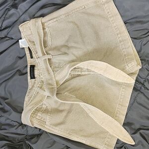 Banana Republic washed khaki high rise short with tie belt